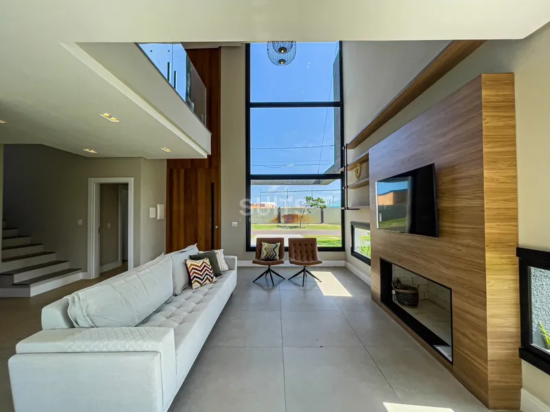 Belo sobrado de esquina no condomínio Rivieira: 6ª foto da galeria de imagens do imóvel