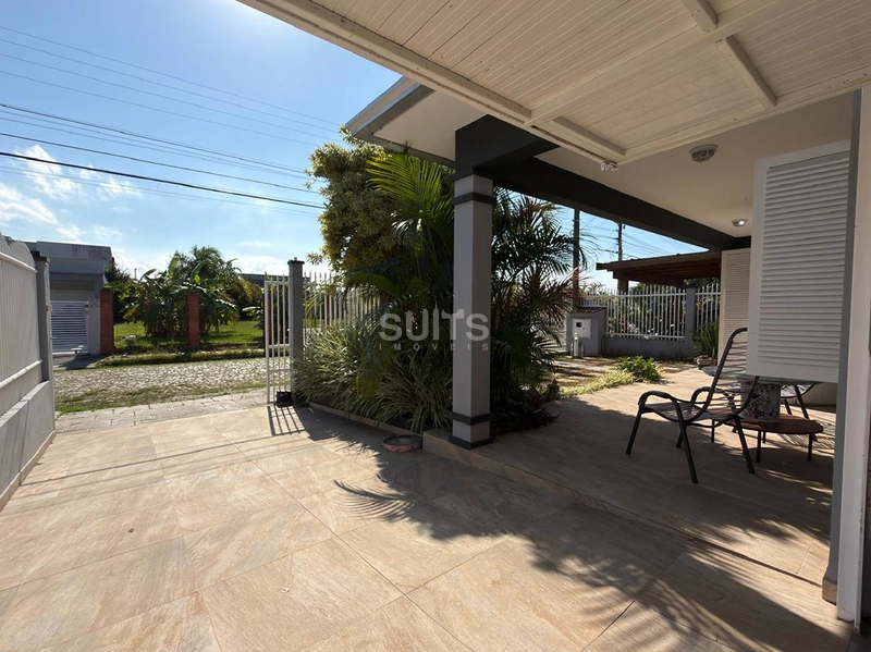 Excelente casa à venda no Centro de Xangri-Lá : 3ª foto da galeria de imagens do imóvel