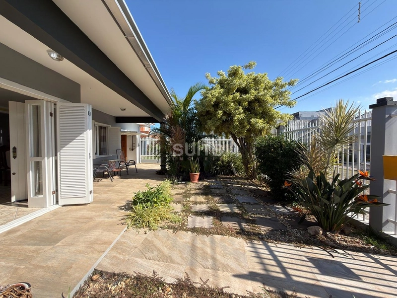 Excelente casa à venda no Centro de Xangri-Lá : 4ª foto da galeria de imagens do imóvel