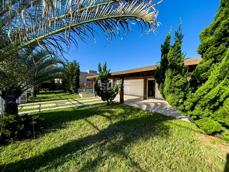 Ótima casa com 02 terrenos na praia de Atlântida em Xangri-Lá: 1ª foto da galeria de imagens do imóvel