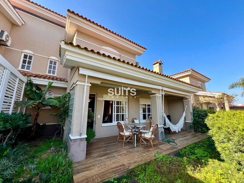 Lindo sobrado à venda no condomínio Villas Resort: 1ª foto da galeria de imagens do imóvel