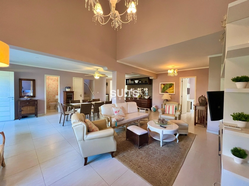 Lindo sobrado à venda no condomínio Villas Resort: 3ª foto da galeria de imagens do imóvel