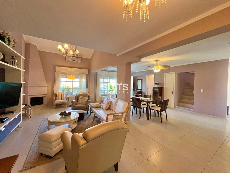 Lindo sobrado à venda no condomínio Villas Resort: 4ª foto da galeria de imagens do imóvel