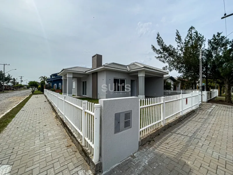 Casa nova de esquina na praia de Atlântida Sul: 4ª foto da galeria de imagens do imóvel