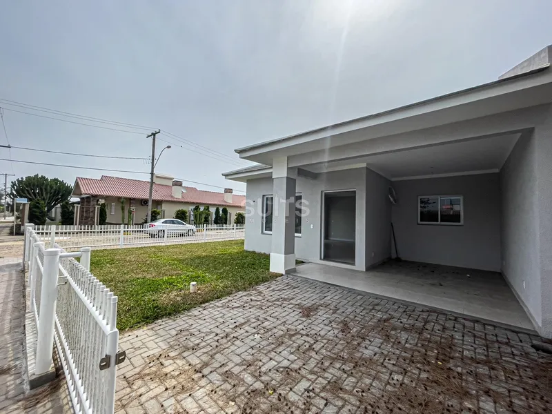 Casa nova de esquina na praia de Atlântida Sul: 2ª foto da galeria de imagens do imóvel