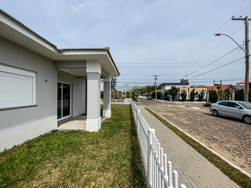 Casa nova de esquina na praia de Atlântida Sul: 12ª foto da galeria de imagens do imóvel