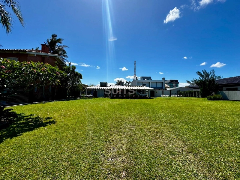 Casa com 02 terrenos à venda no Centro : 3ª foto da galeria de imagens do imóvel