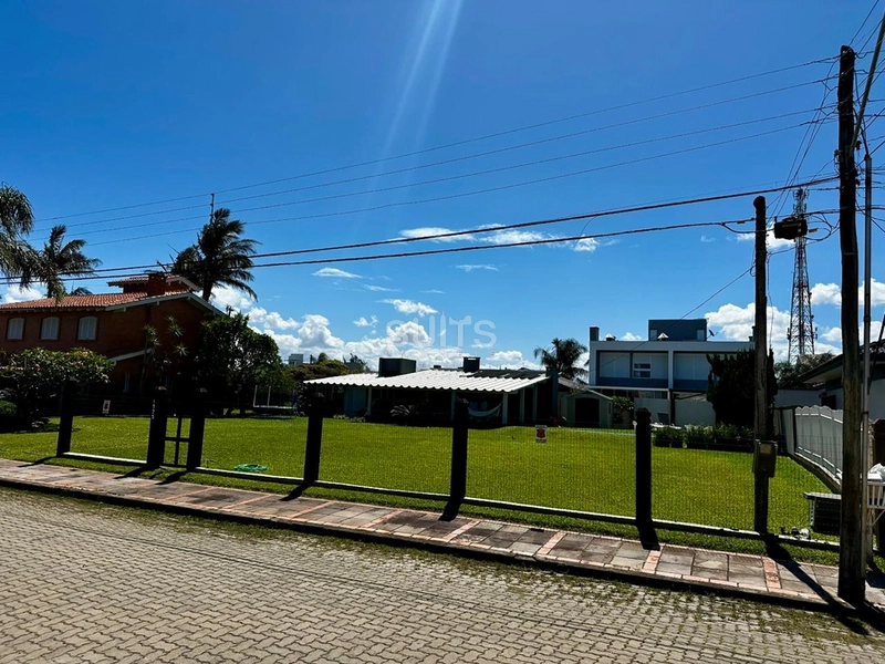 Casa com 02 terrenos à venda no Centro : 2ª foto da galeria de imagens do imóvel