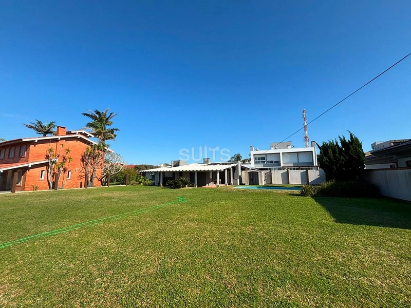 Casa com 02 terrenos à venda no Centro de Xangri-Lá : 2ª foto da galeria de imagens do imóvel