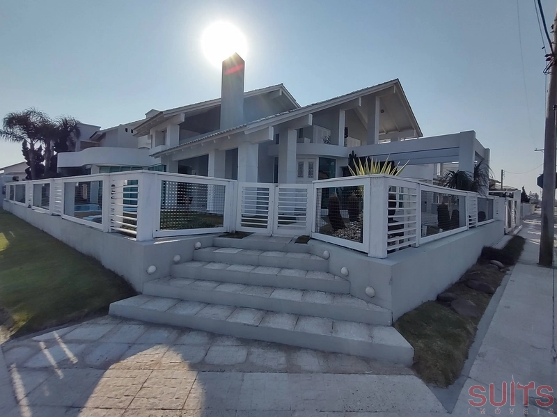 Excelente Sobrado de esquina na Zona do Caburé na Praia de Atlântida: 1ª foto da galeria de imagens do imóvel