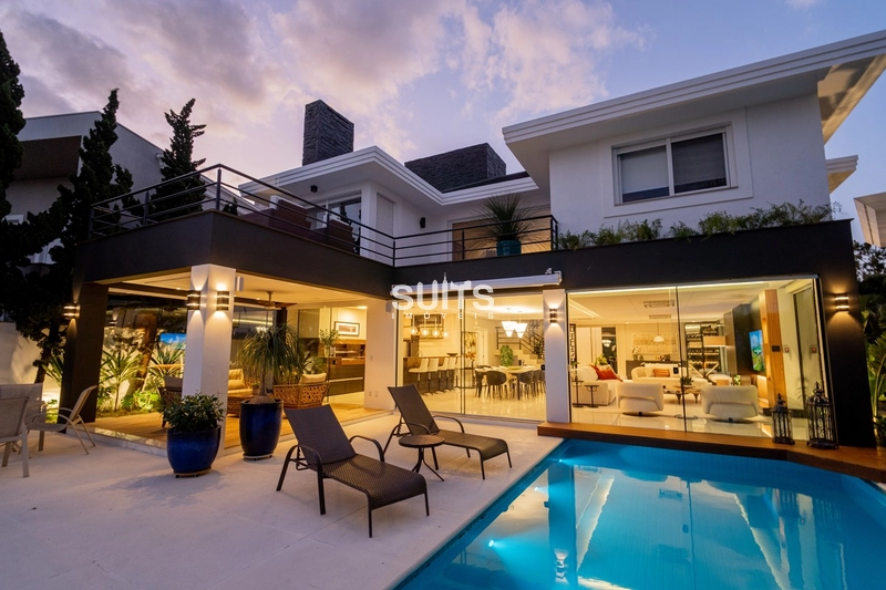 Luxo e requinte em apenas um imóvel no condomínio Atlântida Ilhas Park: 1ª foto da galeria de imagens do imóvel