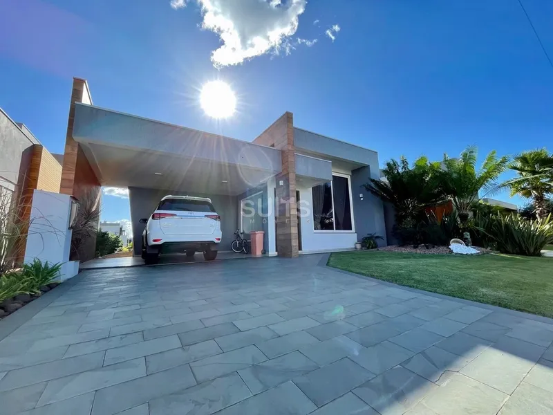 Excelente Casa Beira-lago no Condomínio Riviera em Xangri-lá: 1ª foto da galeria de imagens do imóvel