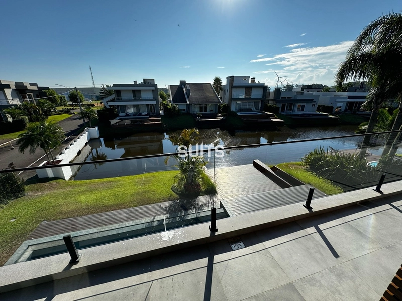 Incrível sobrado de esquina e na beira do lago no condomínio Malibu: 32ª foto da galeria de imagens do imóvel