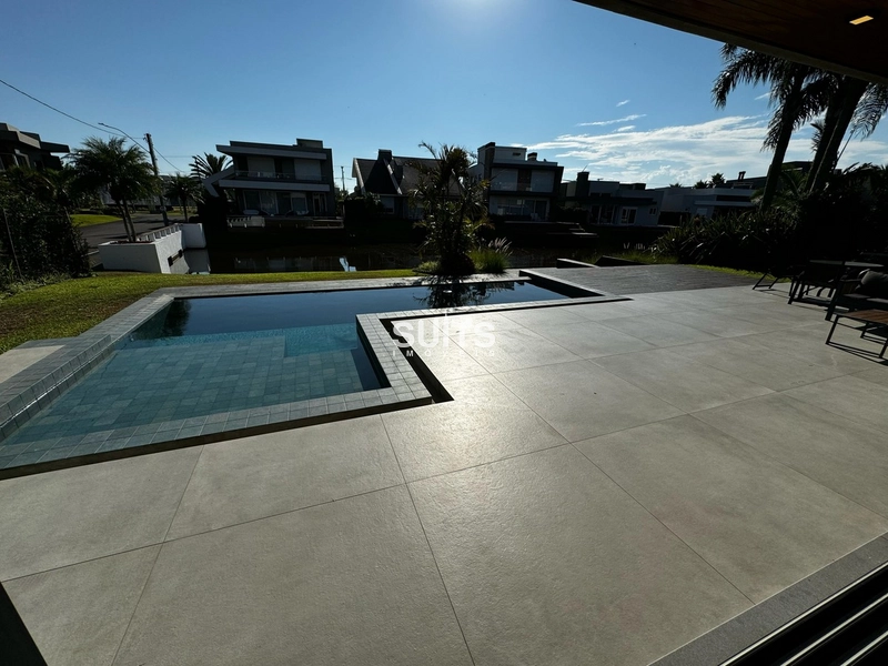 Incrível sobrado de esquina e na beira do lago no condomínio Malibu: 16ª foto da galeria de imagens do imóvel