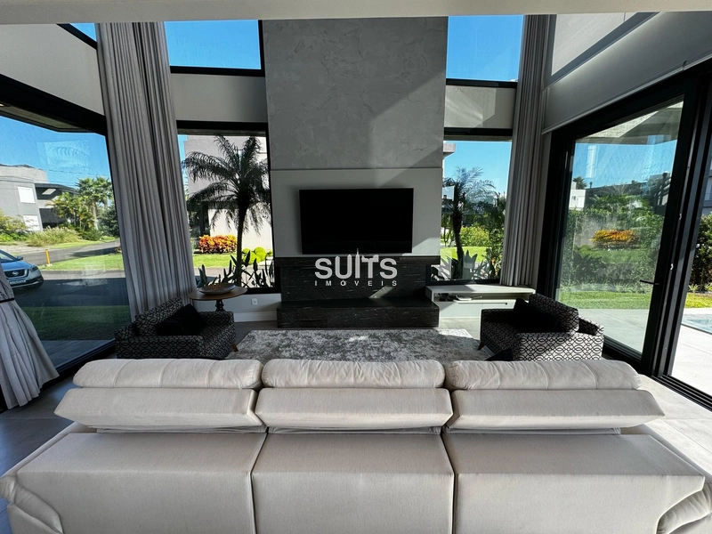 Incrível sobrado de esquina e na beira do lago no condomínio Malibu: 7ª foto da galeria de imagens do imóvel