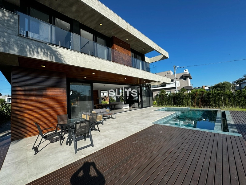 Incrível sobrado de esquina e na beira do lago no condomínio Malibu: 22ª foto da galeria de imagens do imóvel