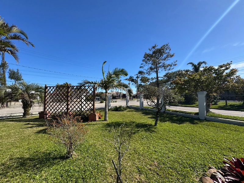 Casa de esquina em Atlantida: 7ª foto da galeria de imagens do imóvel