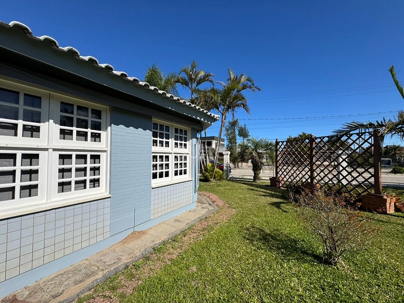 Casa de esquina em Atlantida: 8ª foto da galeria de imagens do imóvel