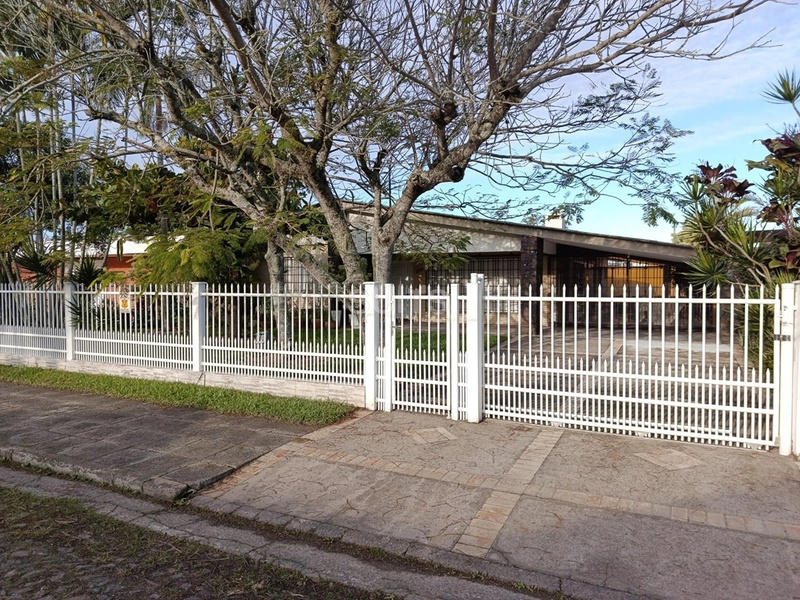 Excelente casa térrea à venda em Atlântida : 2ª foto da galeria de imagens do imóvel