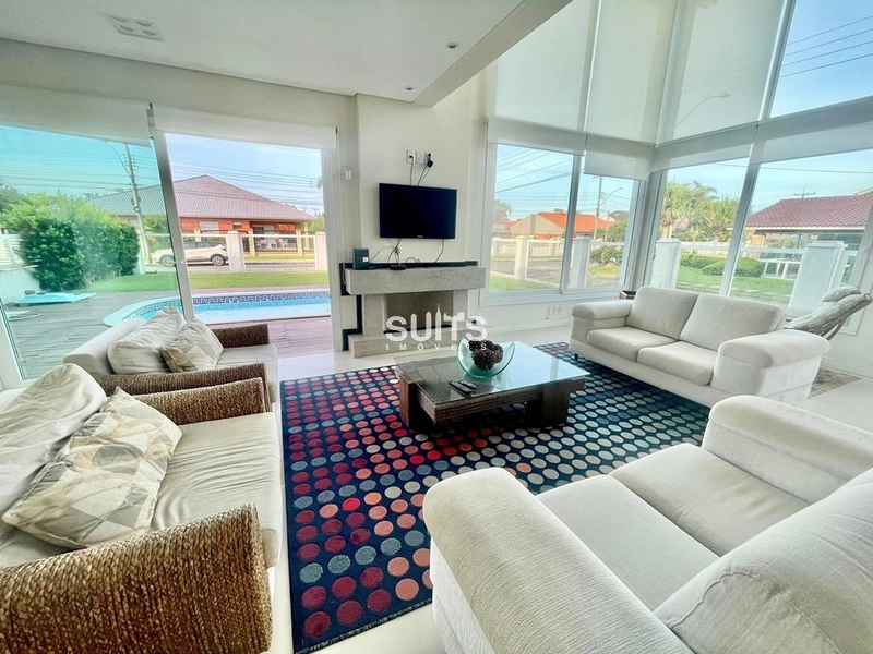 Excelente sobrado à venda no Centro de Xangri-lá: 1ª foto da galeria de imagens do imóvel