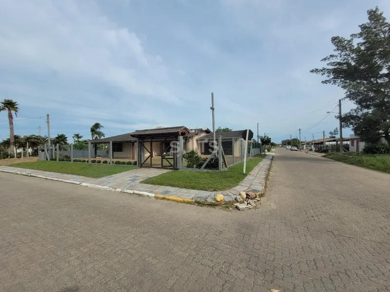 Ótima casa de esquina com 02 terrenos à venda na Noiva do Mar: 1ª foto da galeria de imagens do imóvel