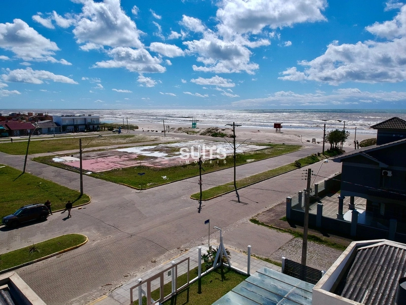 Excelente casa à poucos metros do mar na praia de Rainha do Mar: 1ª foto da galeria de imagens do imóvel
