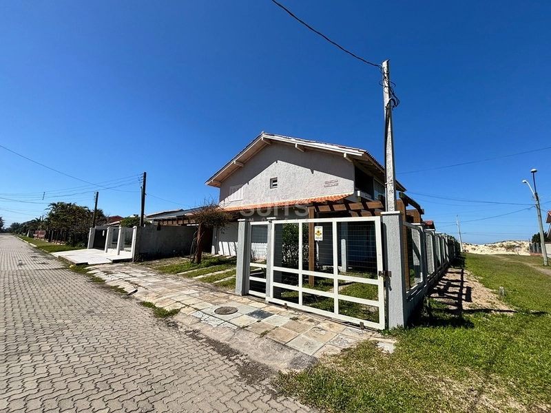 Excelente sobrado a 50m do mar centro de Xangri-lá: 2ª foto da galeria de imagens do imóvel