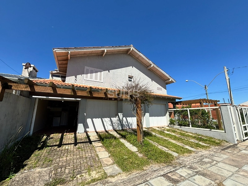 Excelente sobrado a 50m do mar centro de Xangri-lá: 3ª foto da galeria de imagens do imóvel
