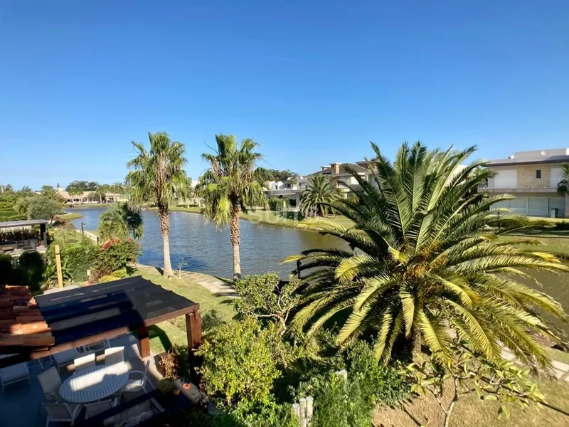 Incrível sobrado beira lago no condomínio Villaggio em Atlântida: 9ª foto da galeria de imagens do imóvel