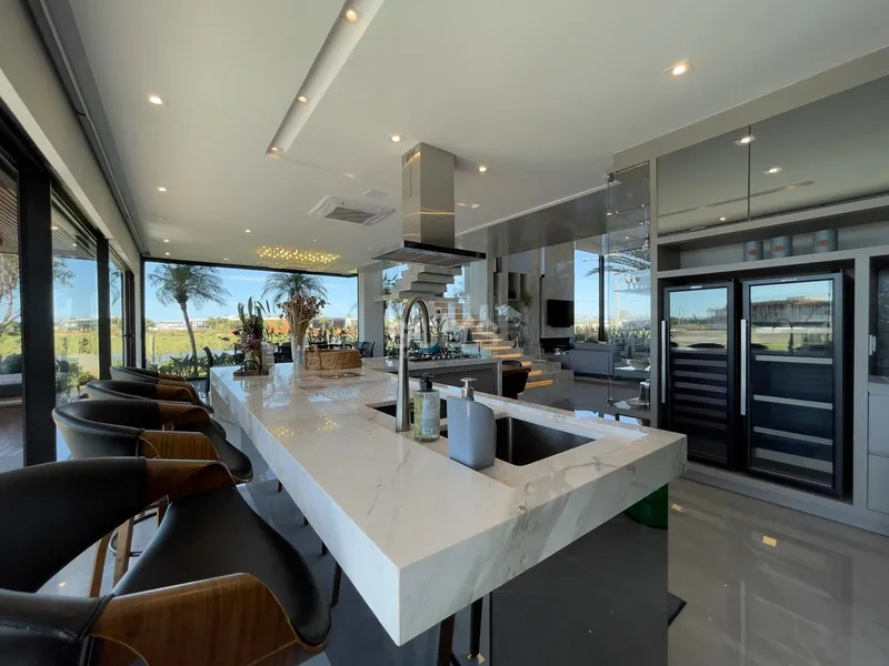 Mansão de design único beira-lago no Condomínio Sense: 8ª foto da galeria de imagens do imóvel