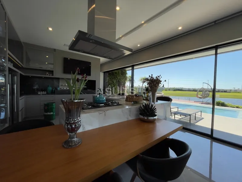 Mansão de design único beira-lago no Condomínio Sense: 7ª foto da galeria de imagens do imóvel