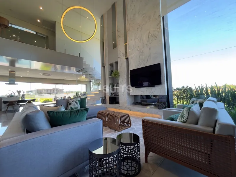 Mansão de design único beira-lago no Condomínio Sense: 2ª foto da galeria de imagens do imóvel