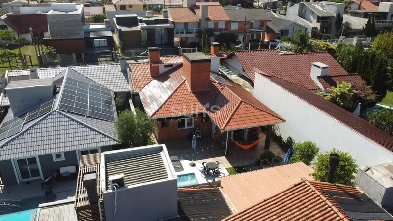 Excelente casa a venda no centro de Xangri-lá: 4ª foto da galeria de imagens do imóvel