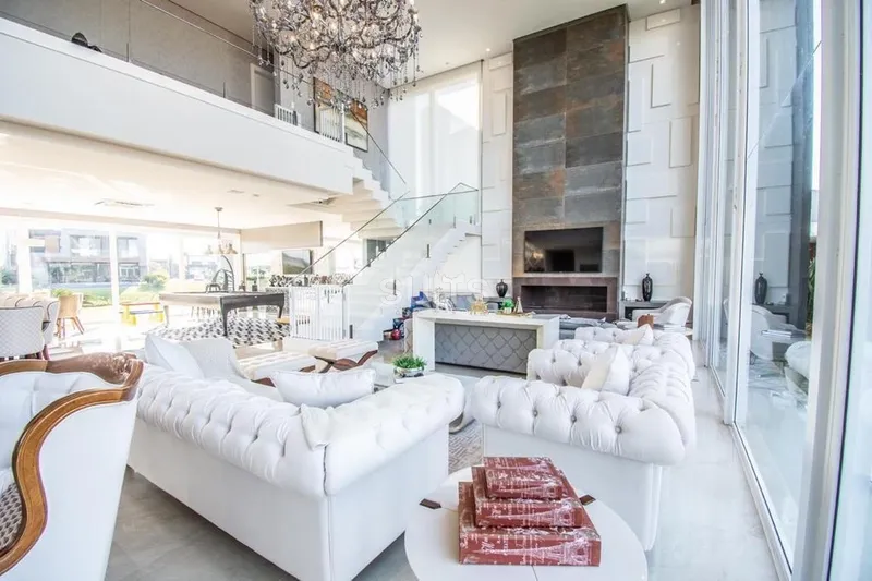 Belíssima mansão beira lago no condomínio Enseada: 2ª foto da galeria de imagens do imóvel