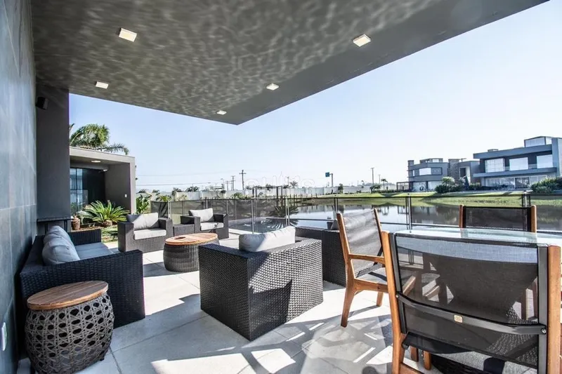 Belíssima mansão beira lago no condomínio Enseada: 20ª foto da galeria de imagens do imóvel