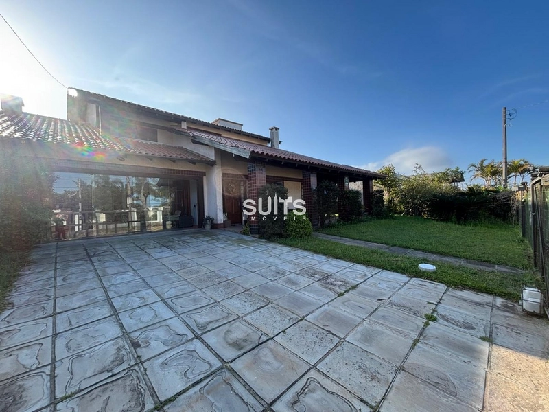 Ótimo sobrado em excelente localização na praia de Atlântida: 2ª foto da galeria de imagens do imóvel