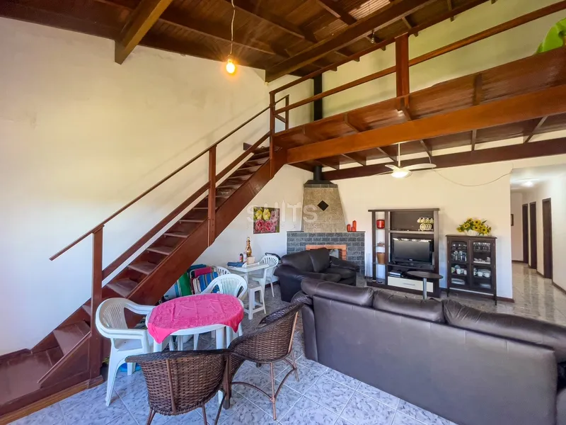 Excelente casa à venda no centro de Xangri-Lá: 4ª foto da galeria de imagens do imóvel