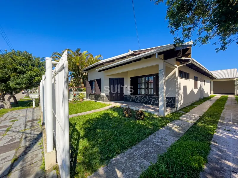 Excelente casa à venda no centro de Xangri-Lá: 1ª foto da galeria de imagens do imóvel