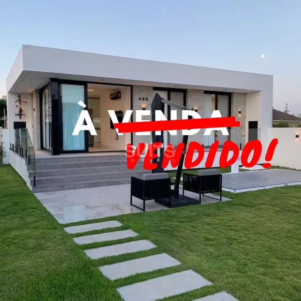 LINDA CASA DE ESQUINA NA PRAIA DE ATLANTIDA SUL: 1ª foto da galeria de imagens do imóvel