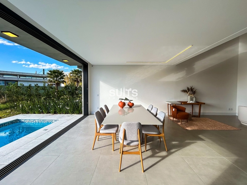 Lindo sobrado com 4 suítes e piscina, no condomínio SUNSET: 9ª foto da galeria de imagens do imóvel