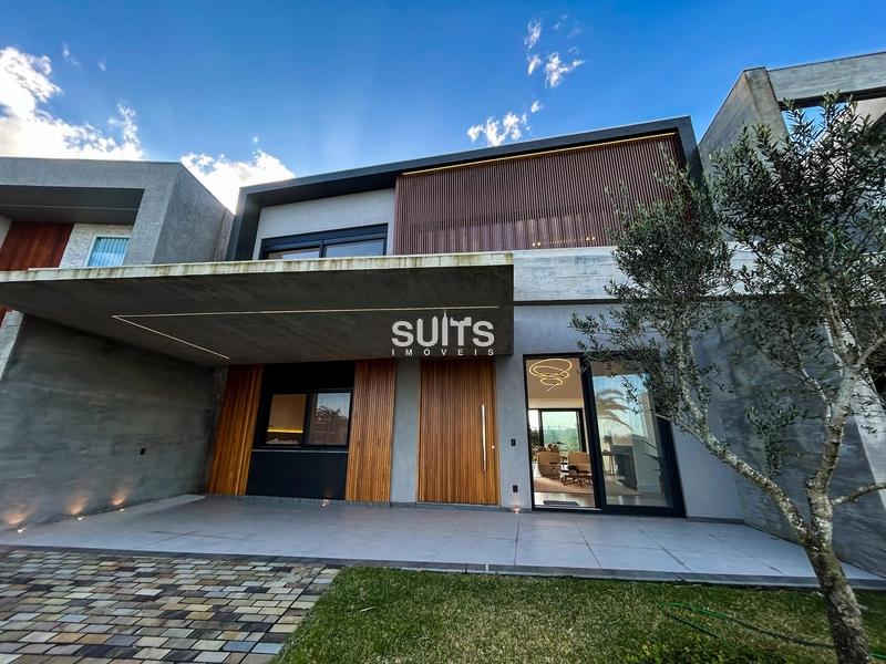 Lindo sobrado com 4 suítes e piscina, no condomínio SUNSET: 1ª foto da galeria de imagens do imóvel