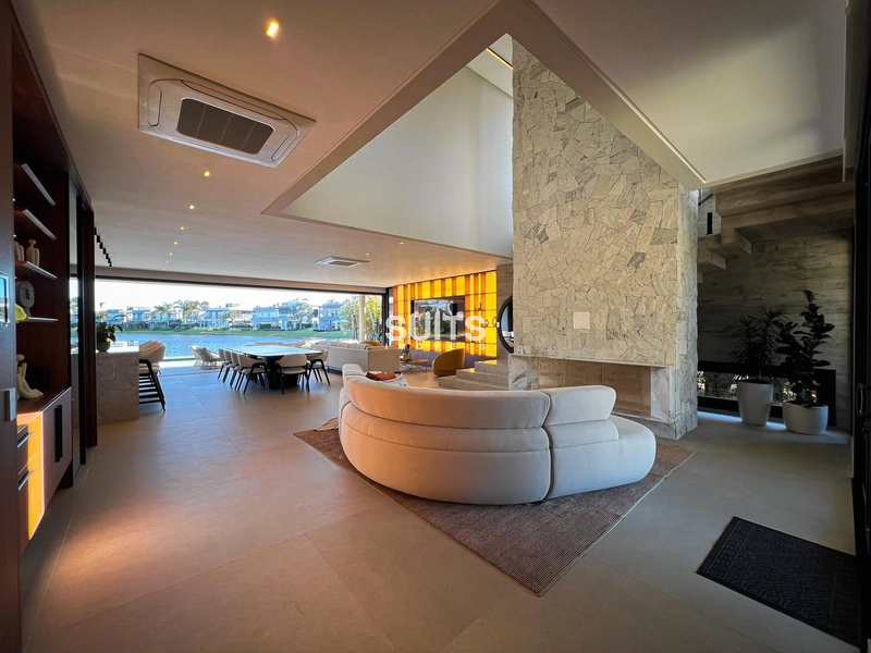 Sobrado novo com vista para a extensão do lago no Condomínio Enseada: 7ª foto da galeria de imagens do imóvel