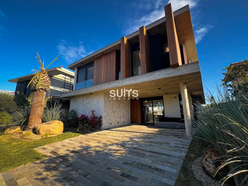 Sobrado novo com vista para a extensão do lago no Condomínio Enseada: 3ª foto da galeria de imagens do imóvel