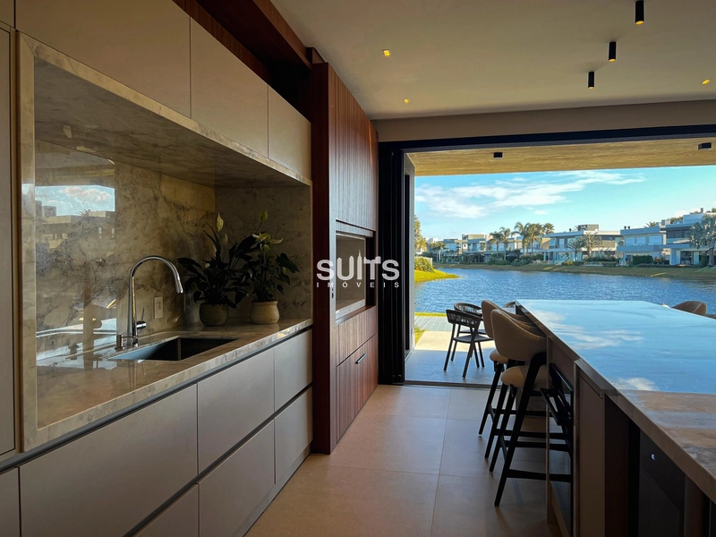 Sobrado novo com vista para a extensão do lago no Condomínio Enseada: 19ª foto da galeria de imagens do imóvel