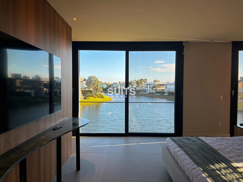 Sobrado novo com vista para a extensão do lago no Condomínio Enseada: 62ª foto da galeria de imagens do imóvel