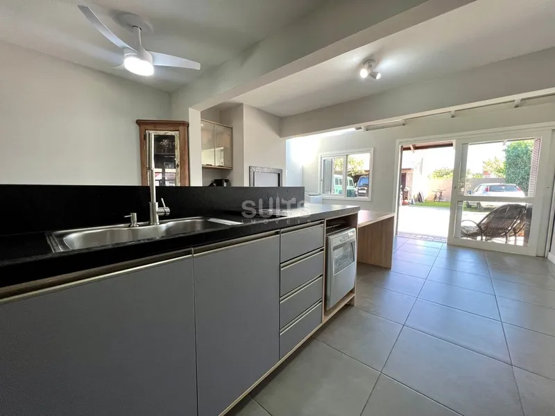 Excelente sobrado à 01 quadra do mar no Centro de Xangri-Lá: 9ª foto da galeria de imagens do imóvel