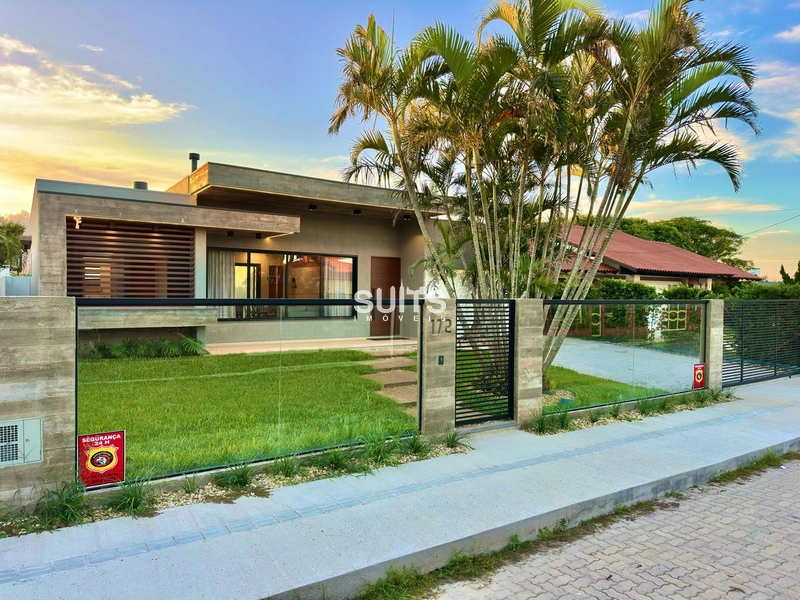 Excelente casa á venda na Atlântida: 2ª foto da galeria de imagens do imóvel