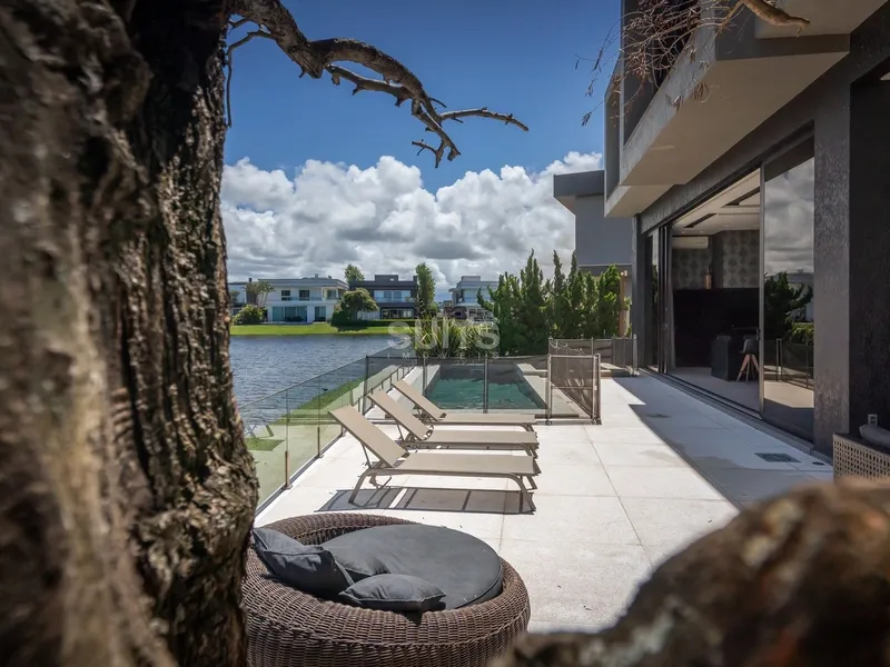 Incrível mansão as margens do lago no condomínio Enseada: 31ª foto da galeria de imagens do imóvel