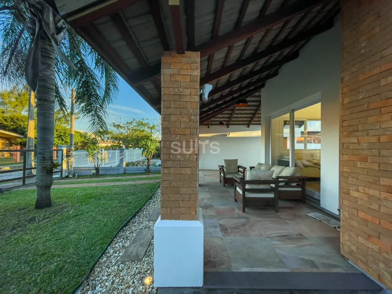 Excelente sobrado em localização privilegiada na praia de Atlântida: 3ª foto da galeria de imagens do imóvel