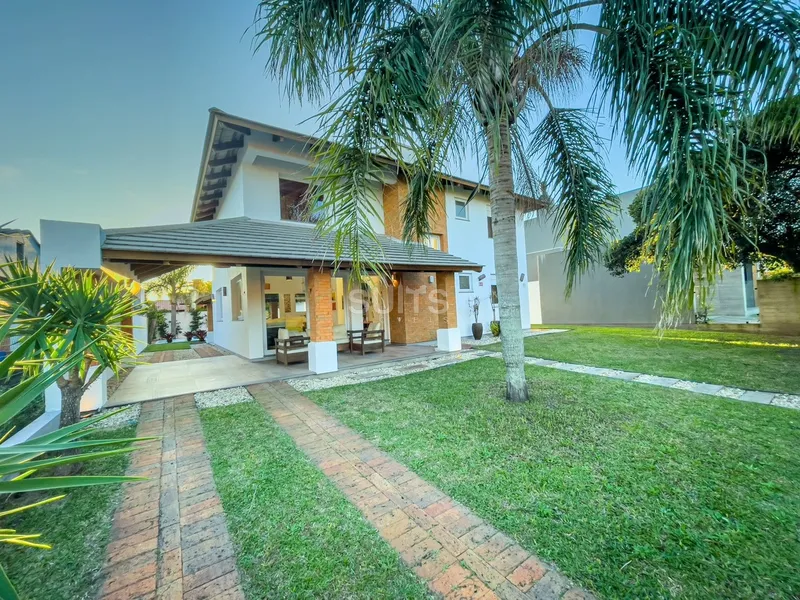 Excelente sobrado em localização privilegiada na praia de Atlântida: 1ª foto da galeria de imagens do imóvel